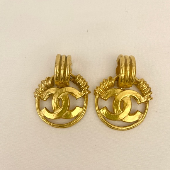 CHANEL Earrings Gold Tone 93P - Picture 4 of 6